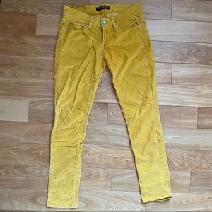 🌸Levi’s super low corduroys